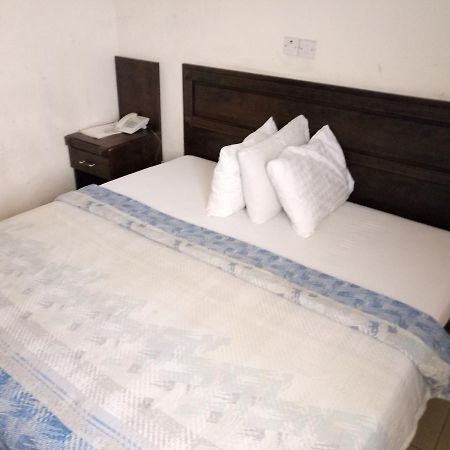 Hotel Benizia Asaba Luaran gambar