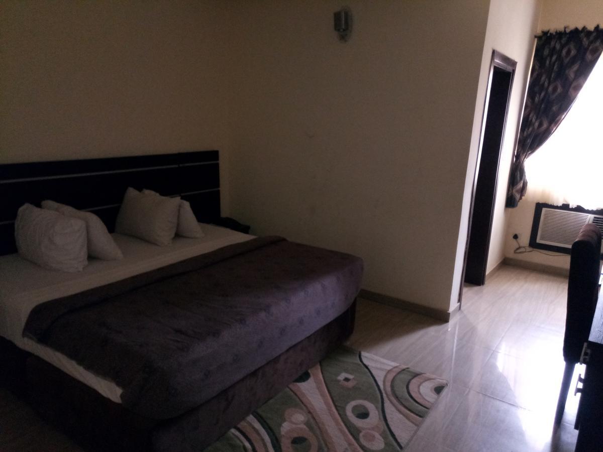 Hotel Benizia Asaba Luaran gambar