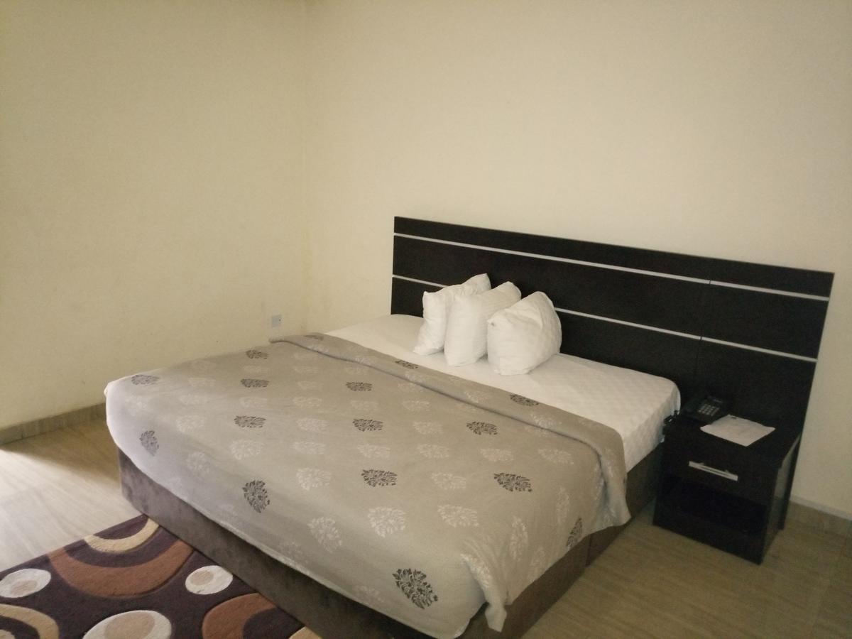 Hotel Benizia Asaba Luaran gambar