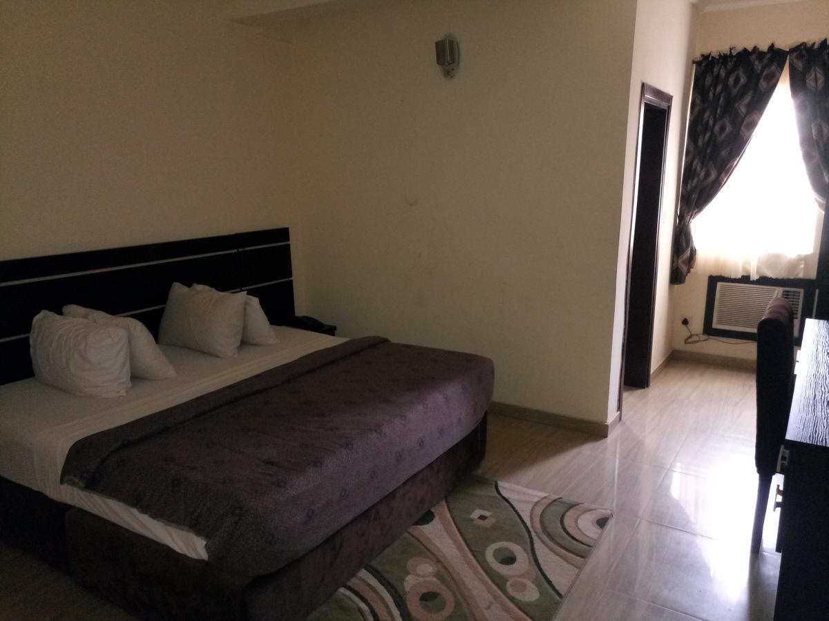 Hotel Benizia Asaba Luaran gambar